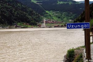 Doğa harikası Uzung&ouml;l temizleniyor