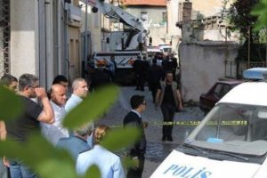 Aydın'da 3 ş&uuml;pheli polisle &ccedil;atışmaya girdi