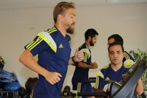 Fenerbah&ccedil;e, Mersin ma&ccedil;ı hazırlıklarına ara vermeden başladı