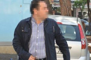 Tacizden g&ouml;zaltına alınan doktora g&ouml;revden uzaklaştırma