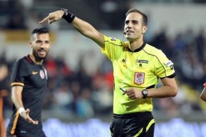 Bursaspor - Akhisar Belediyespor ma&ccedil;ı hakemi Serkan Tokat oldu