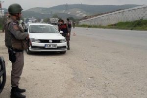 Bursa'da jandarma 3 aylık yol kontrol&uuml;nde 1176 kişiyi yakaladı