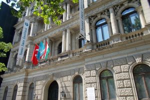Budapeşte'de Osmanlı kıyafetleri defilesi d&uuml;zenlendi