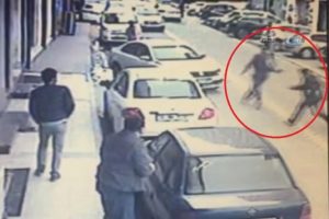 Eski nişanlısını vuran şahsın ka&ccedil;ma anı kamerada