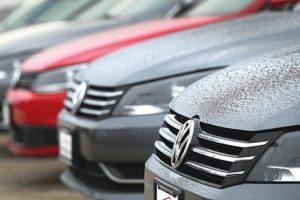 Volkswagen, &uuml;st d&uuml;zey y&ouml;neticilere verilecek ikramiyeleri d&uuml;ş&uuml;r&uuml;yor