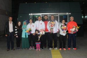Şampiyon halterciler yurda d&ouml;nd&uuml;