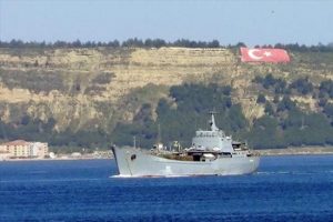 Boğaz'dan ge&ccedil;en Rus gemisinde dikkat &ccedil;eken ayrıntı