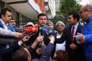 Demirtaş: Muhalefetin desteklemesi b&uuml;y&uuml;k hata