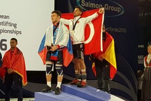 Milli haltercilerden b&uuml;y&uuml;k başarı