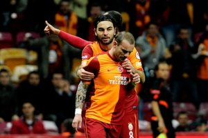 Sneijder ve Sel&ccedil;uk İnan ma&ccedil; kadrosundan &ccedil;ıkarıldı