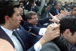 Davutoğlu'na yoğun ilgi