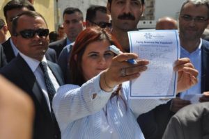Kuşadası'nda referandum &ouml;ncesi arbede