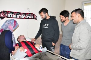 Gaziantepsporlu futbolculardan anlamlı ziyaret
