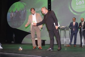 Okan Aras ve Kadir &Ccedil;&ouml;pdemir dinleyicilere yumurta attı