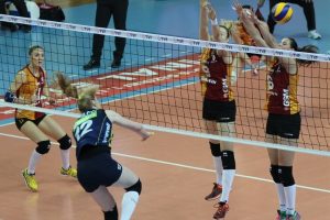 Fenerbah&ccedil;e, Galatasaray'ı devirdi