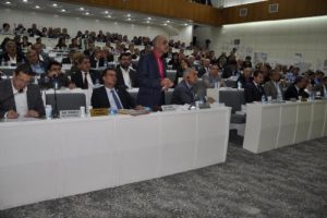 İzmir B&uuml;y&uuml;kşehir'de gergin oylama