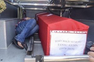 Şehit polisin Vietnamlı eşine maaş yok