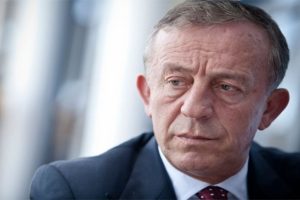 Ağaoğlu'ndan şok karar: T&uuml;rkiye'den &ccedil;ıkıyorum