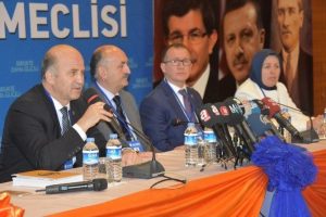 M&uuml;ezzinoğlu, Bursa'da AK Parti'nin il danışma meclisine katıldı