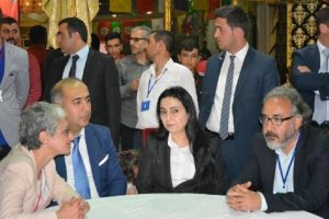 HDP Eş Genel Başkanı Figen Y&uuml;ksekdağ Bursa&nbsp;İl Kongresi'nde katılımcılara hitap etti