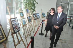 Bursa Merinos AKKM'de ahşap r&ouml;lyef sergisi
