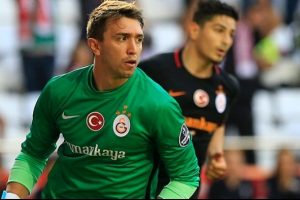 Muslera: '17 kişiye karşı oynamak zor'