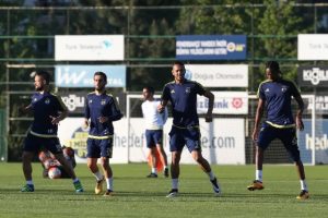 Fenerbah&ccedil;e, Mersin İdmanyurdu hazırlıklarını tamamladı