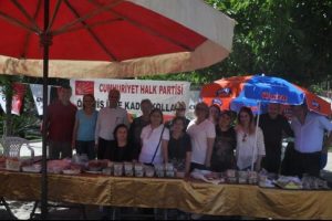 CHP Kadın Kolları kermes d&uuml;zenledi