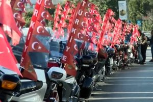 Motosiklet tutkunları şehitler i&ccedil;in tur attı