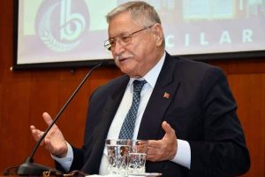 "Turgut &Ouml;zal şehit oldu"