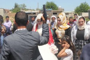 Suru&ccedil;'taki aşiret d&uuml;ğ&uuml;n&uuml;nde silahlar susmadı