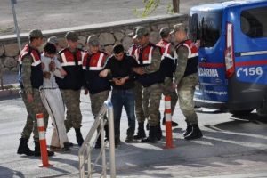 Elazığ'da baz istasyonlarından ak&uuml; &ccedil;alan hırsızlar yakalandı