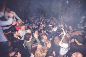 9500 TL maaşla cinsel i&ccedil;erikli film seyredecek eleman arıyorlar