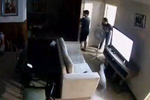 200'den fazla kişinin &ouml;l&uuml;m&uuml;ne yol a&ccedil;an deprem kamerada