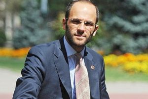 CHP'li eski vekil 'iktidar hayal' dedi, partiden istifa etti