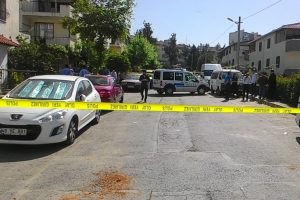 İzmir'de vahşet: Anne-oğula arabada infaz