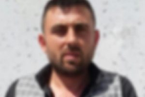 Cezaevi firarisi bazanın i&ccedil;erisinde bulundu