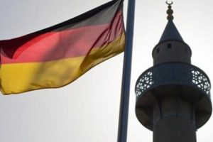 Almanya'da "minare ve m&uuml;ezzin yasaklansın" tartışması