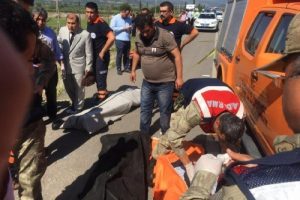 Yolcu minib&uuml;s&uuml; tankere &ccedil;arptı: 4 &ouml;l&uuml;, 11 yaralı
