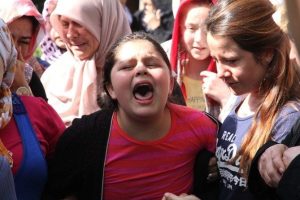 Bursa'da annesi maganda kurşunuyla &ouml;len gen&ccedil; kızın feryatları y&uuml;rekleri dağladı