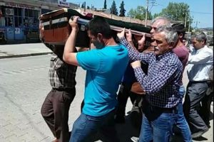 50 yıllık eşinin kazayla ezdiği kadının cenazesi toprağa verildi