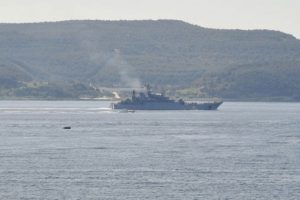 Rus donanmasına ait askeri gemi &Ccedil;anakkale Boğazı'ndan ge&ccedil;ti