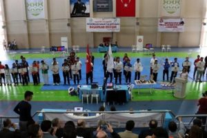 &Uuml;niversitelerarası Tekvando Şampiyonası Karab&uuml;k'te başladı