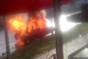 Bursa'da alev alan otomobilin patlamaları saniye saniye kaydedildi
