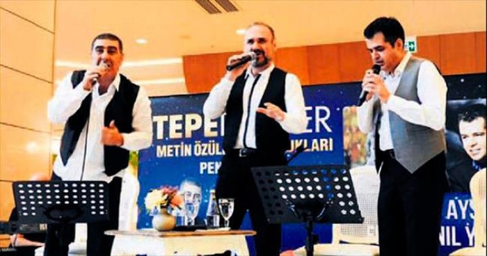 Penguenler sahnede...