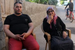 Babasını bulmak i&ccedil;in İsve&ccedil;'ten Adana'ya geldi