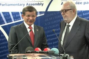 Başbakan Davutoğlu AKPM'de