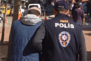 3 saatte 50 banka kartı kopyalamışlar