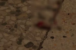Parmak izini değil parmağını bıraktı
