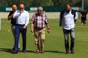 Karab&uuml;kspor başkanı Tankut sahaya indi